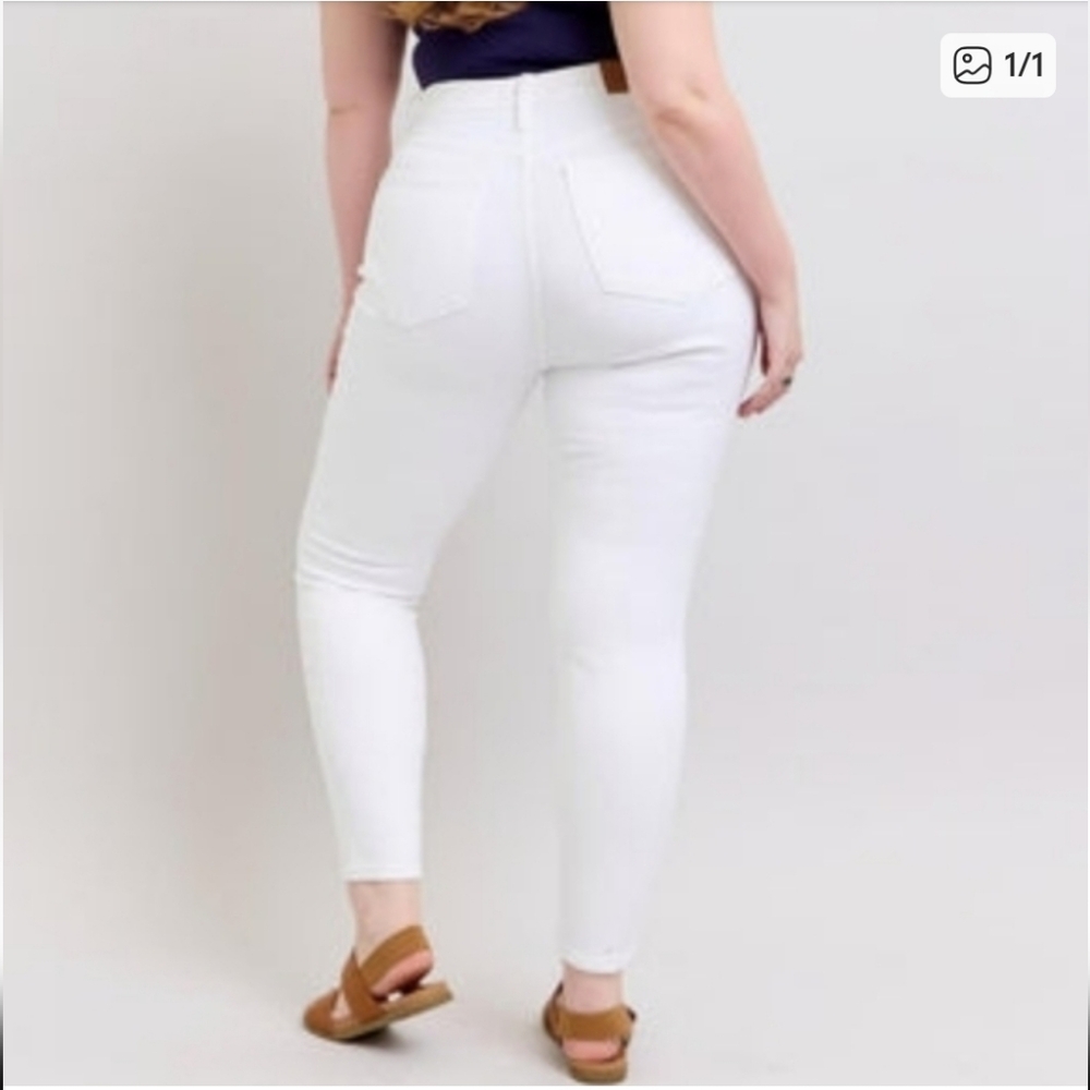 18W Judy Blue White Skinny Fit Stretchy Jeans